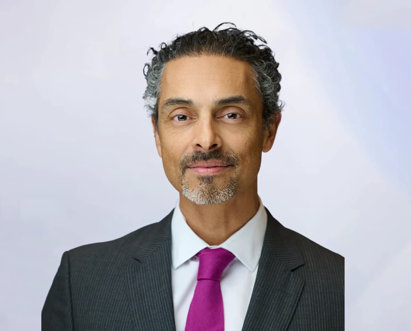 Why Choose Dr De Silva  for Rhinoplasty in London?
