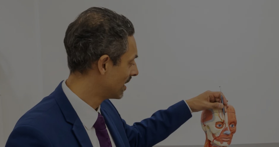 male rhinoplasty: dr de silva showing the anatomical differences between male and female nose