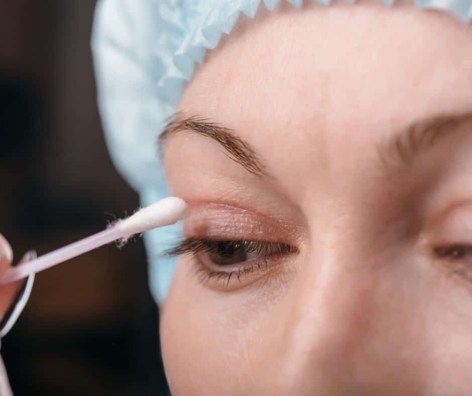 There are many excellent eyelid cosmetic surgeons in the UK.