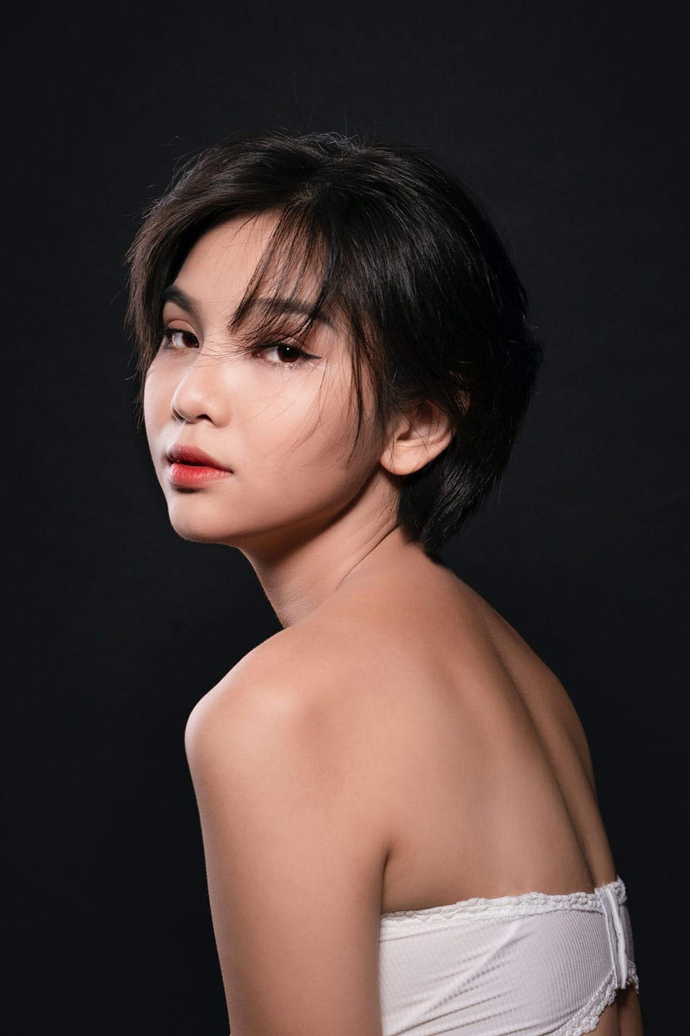 Mini-Facelift: Asian female model