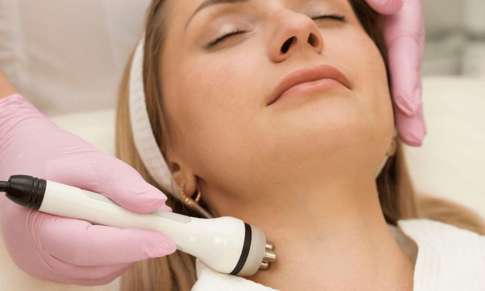 This cosmetic treatment does not cause bad scarring that remains visible. A one-stitch facelift in the UK usually starts at £7,000. The exact cost depends on a lot of factors like location, the fees of the consultant plastic surgeon, and the type of facility. For instance, if you have the procedure in a private clinic with a nursing team, the fees are usually higher. However, doing so in a private clinic is an investment that your future self will thank you for. Other costs that you have to factor in include consultation fees, anaesthesia, facility fees, post-surgery medicine, and aftercare supplies.