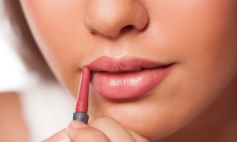 Regardless of age and gender, people who have downturned corners can opt for lip enhancement.